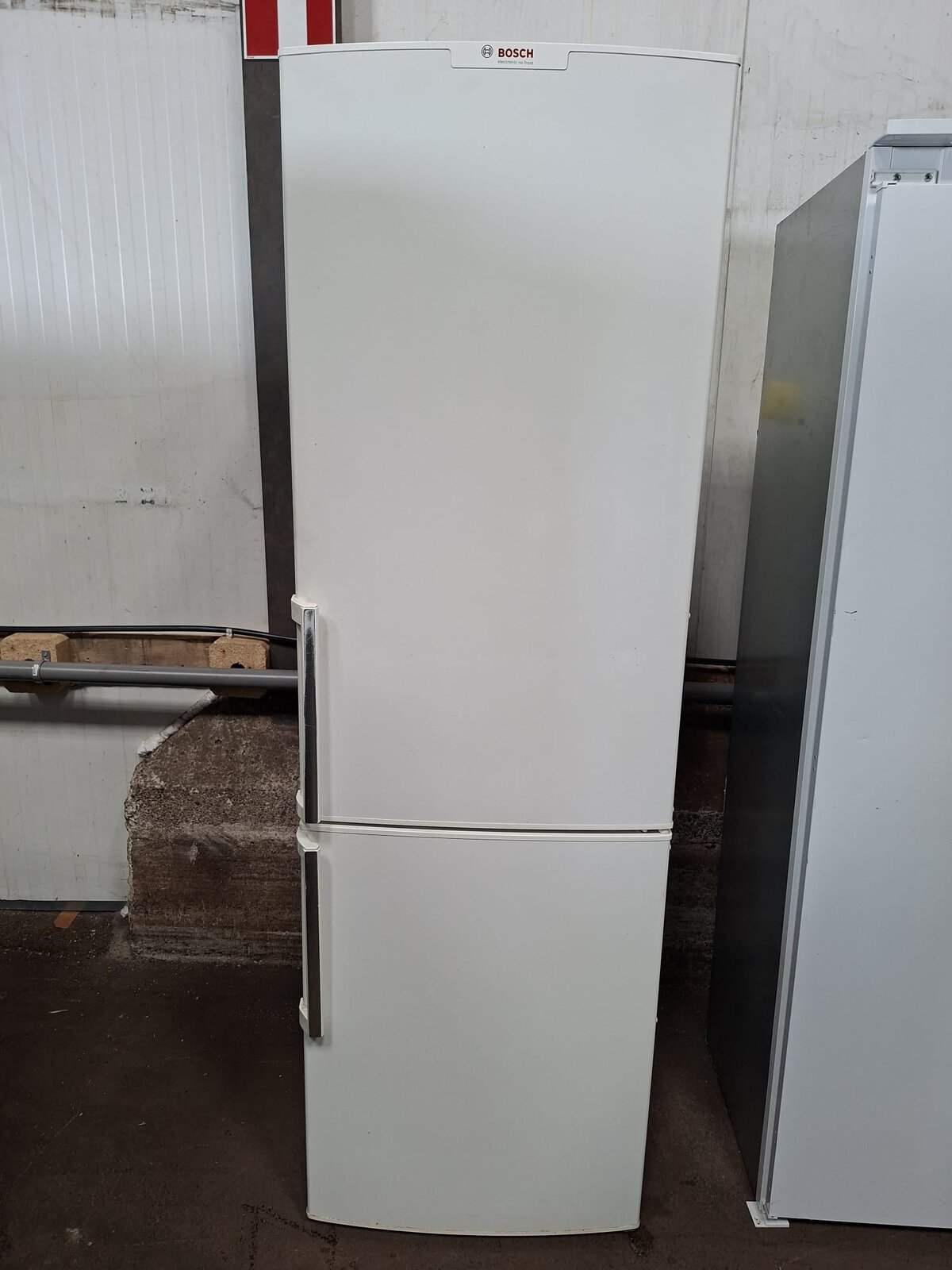 WhatsApp Image 2026-07-30 at 13.43.40 BOSCH KGN36X00FF koel/vries combinatie 186 cm hoog no frost - Afbeelding 1
